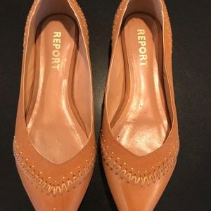 Report Pointed Toe Flats